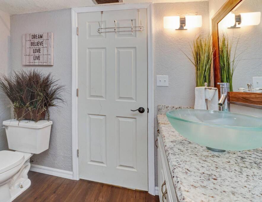 Hidden Couples Loft Retreat In Heights Foodie District タンパ エクステリア 写真