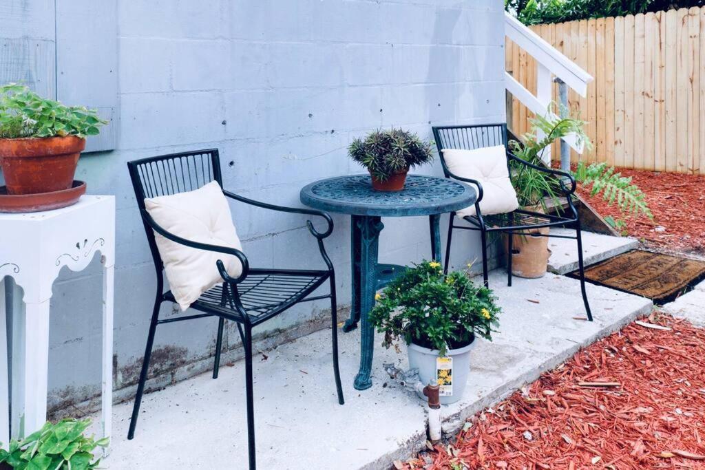 Hidden Couples Loft Retreat In Heights Foodie District タンパ エクステリア 写真