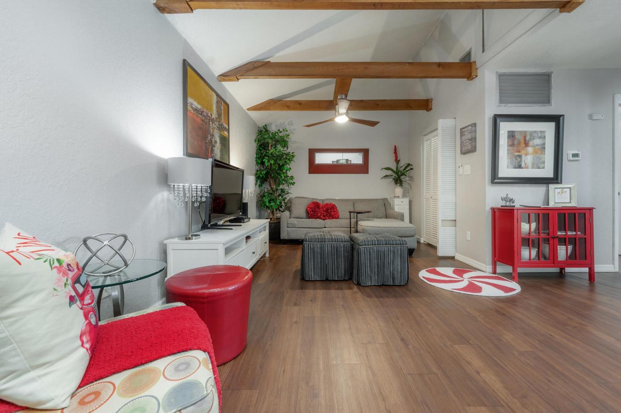 Hidden Couples Loft Retreat In Heights Foodie District タンパ エクステリア 写真