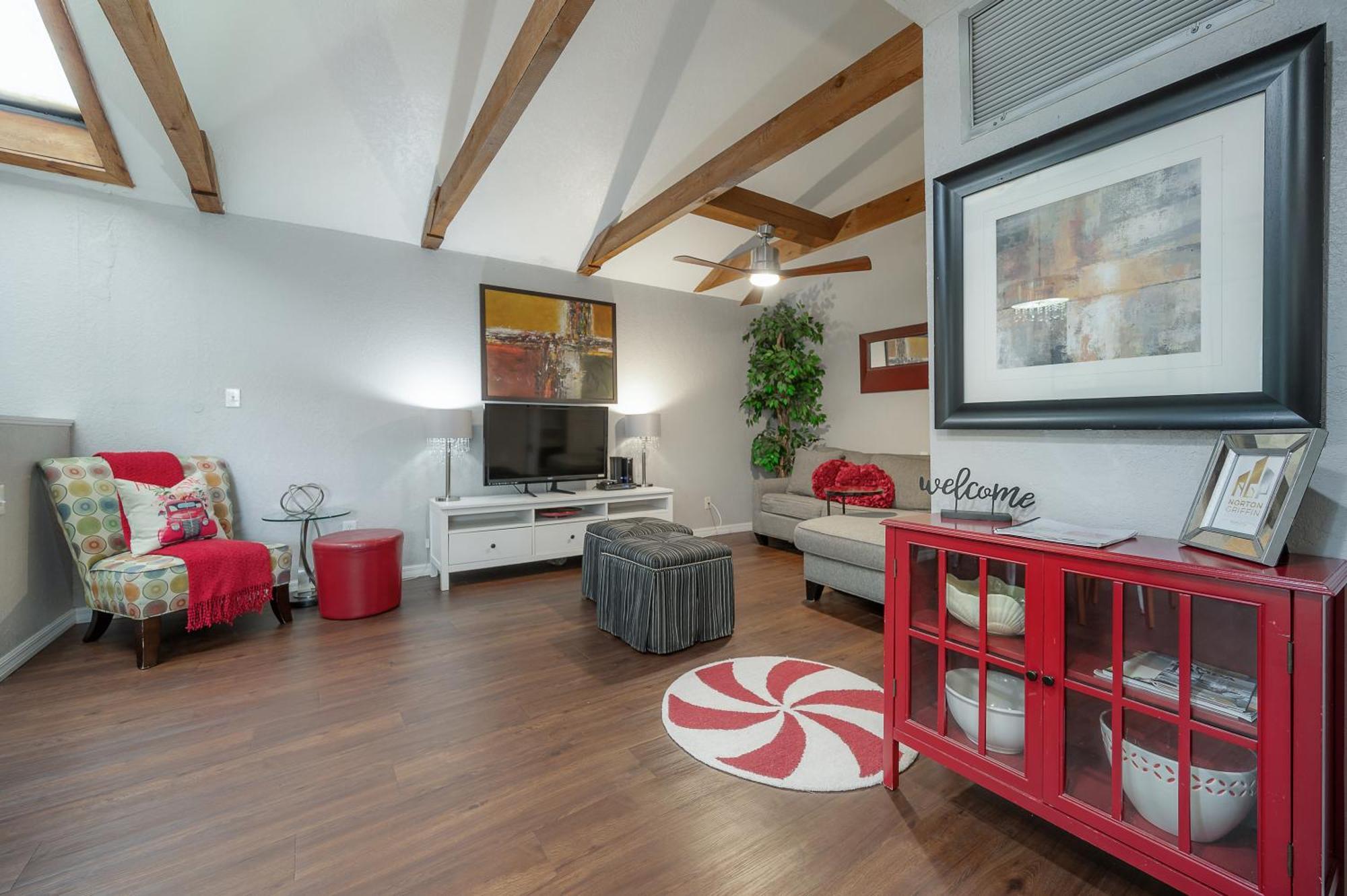 Hidden Couples Loft Retreat In Heights Foodie District タンパ エクステリア 写真