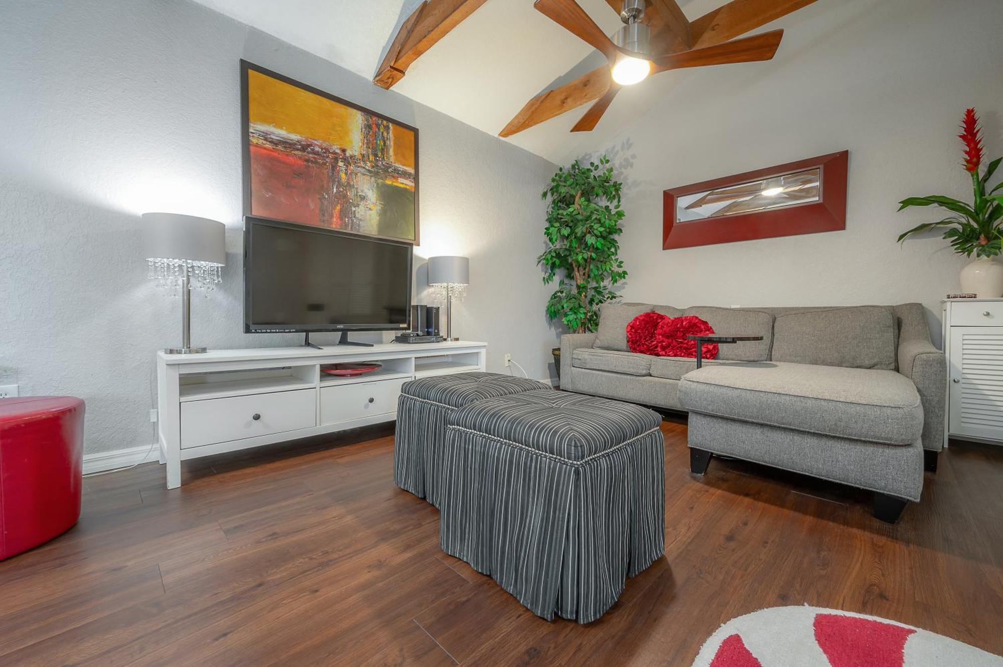 Hidden Couples Loft Retreat In Heights Foodie District タンパ エクステリア 写真