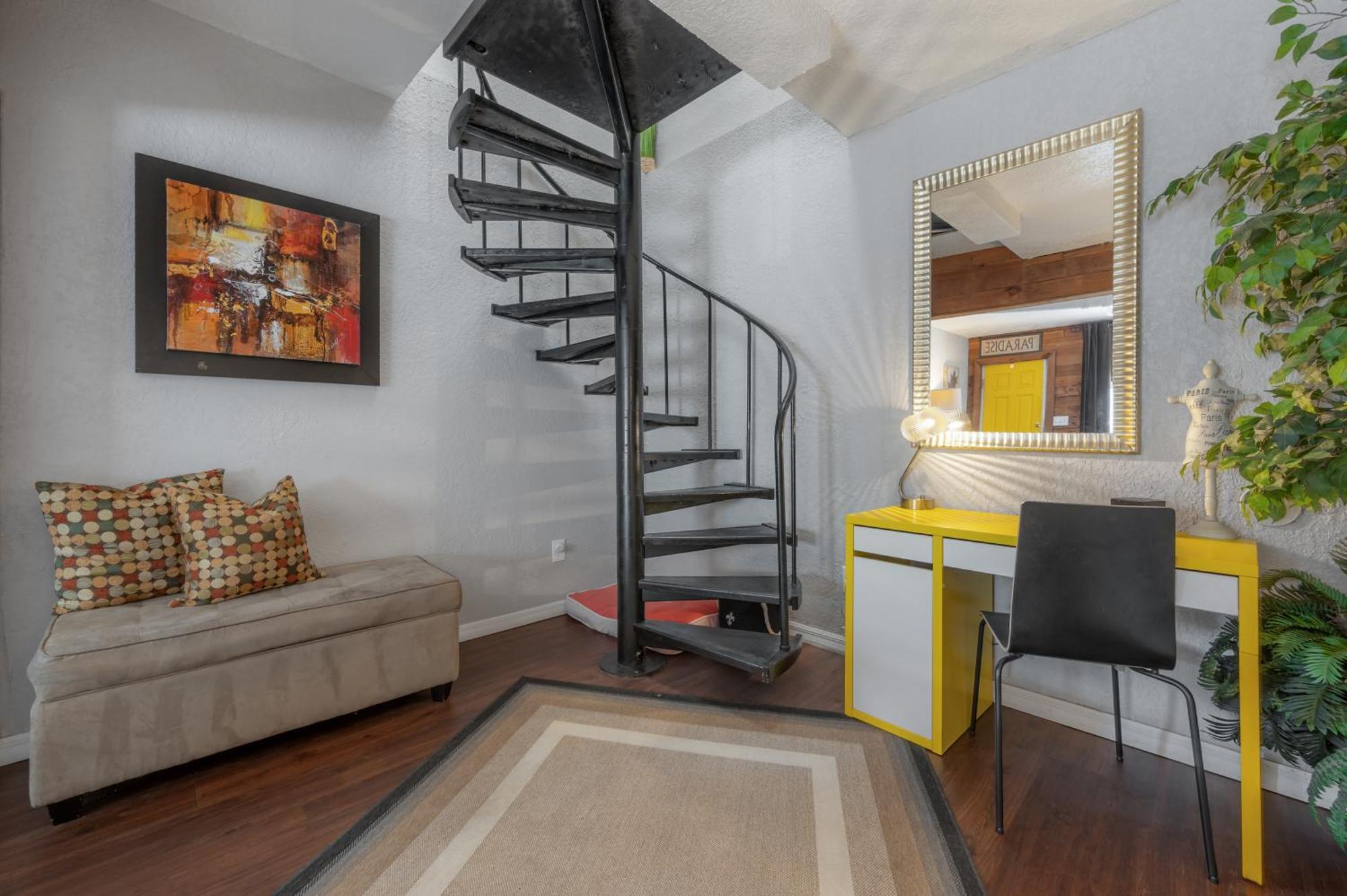 Hidden Couples Loft Retreat In Heights Foodie District タンパ エクステリア 写真
