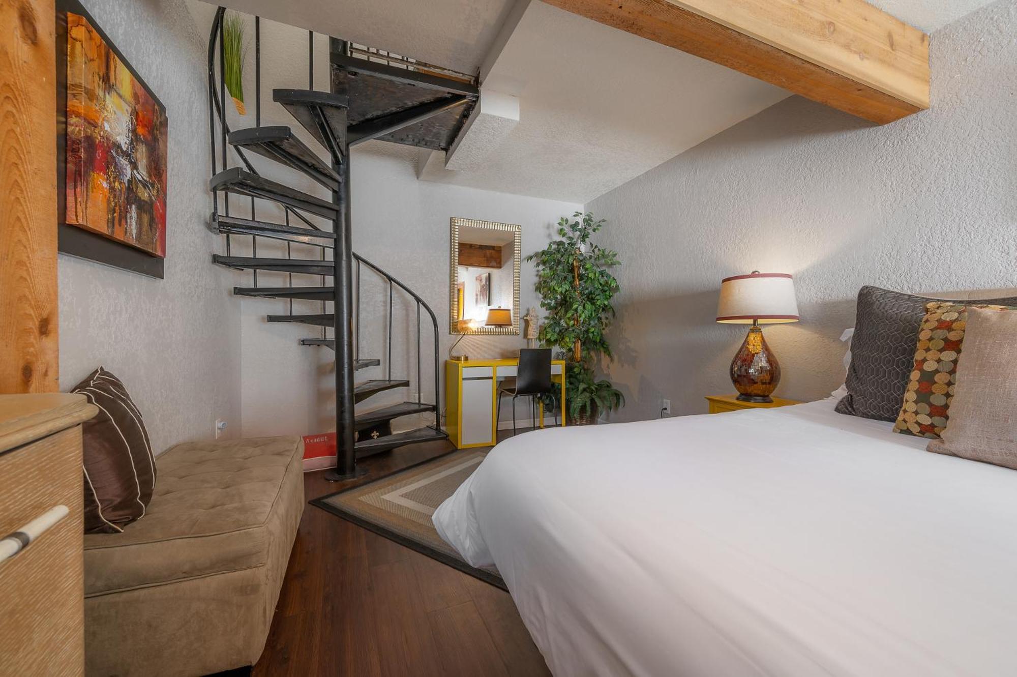 Hidden Couples Loft Retreat In Heights Foodie District タンパ エクステリア 写真