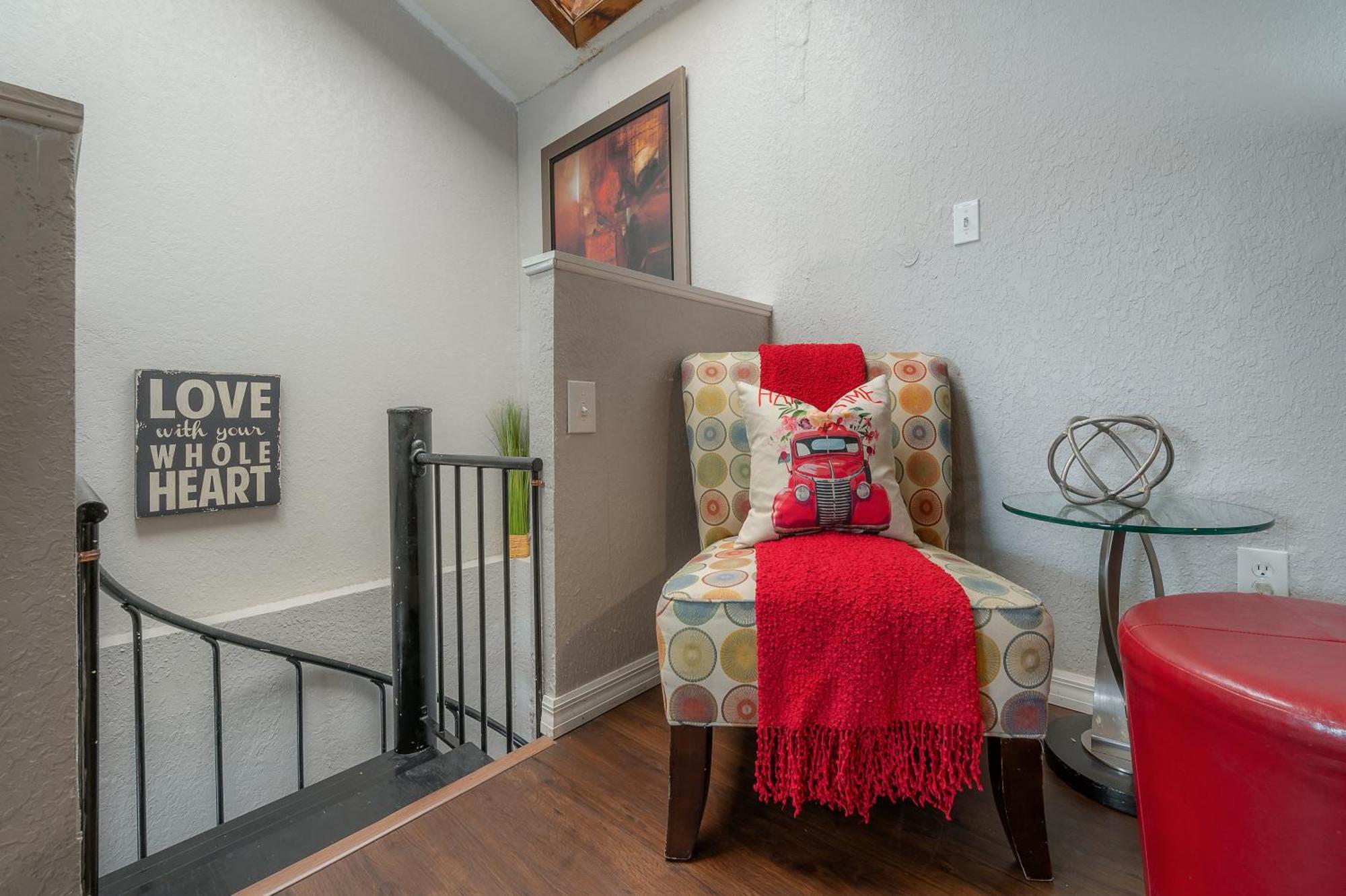 Hidden Couples Loft Retreat In Heights Foodie District タンパ エクステリア 写真