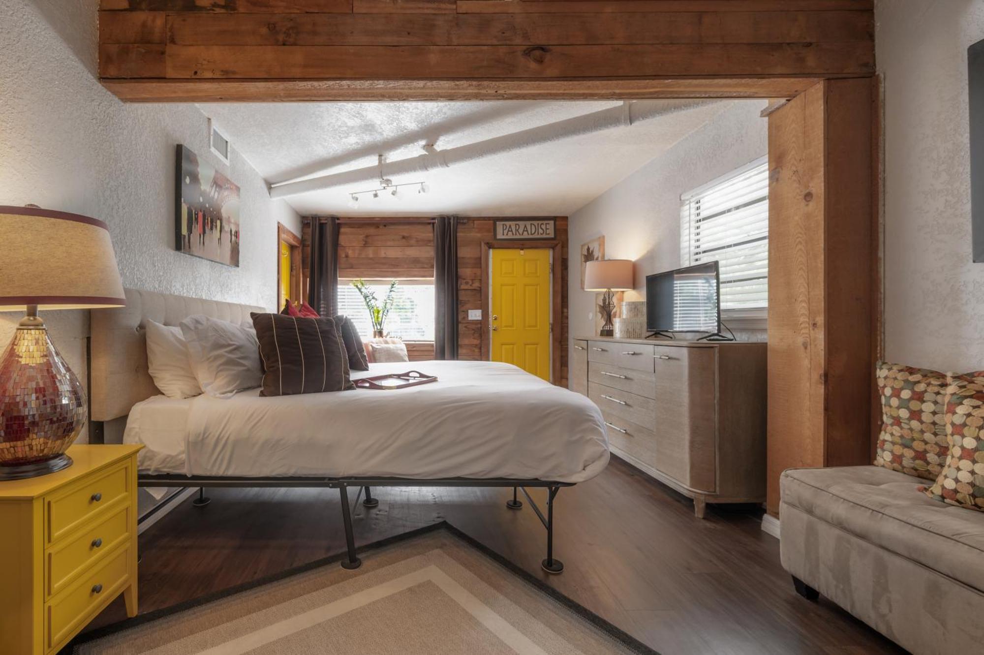 Hidden Couples Loft Retreat In Heights Foodie District タンパ エクステリア 写真